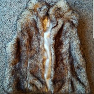 🌺SOLD🌺 Faux fur girls vest